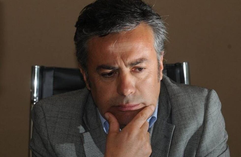 Cruce entre Cornejo y Mateluna por el decreto de la suba salarial