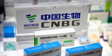 La vacuna china de Sinopharm está bajo la lupa por los dichos del funcionario chino sobre su efectividad. (REUTERS/Tingshu Wang)