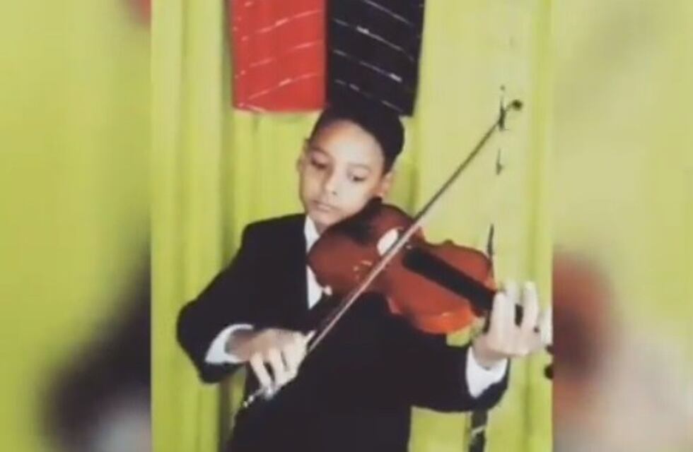 El "Messi" del violín le dedicó un clásico de Los Palmera al Sabalero en su aniversario