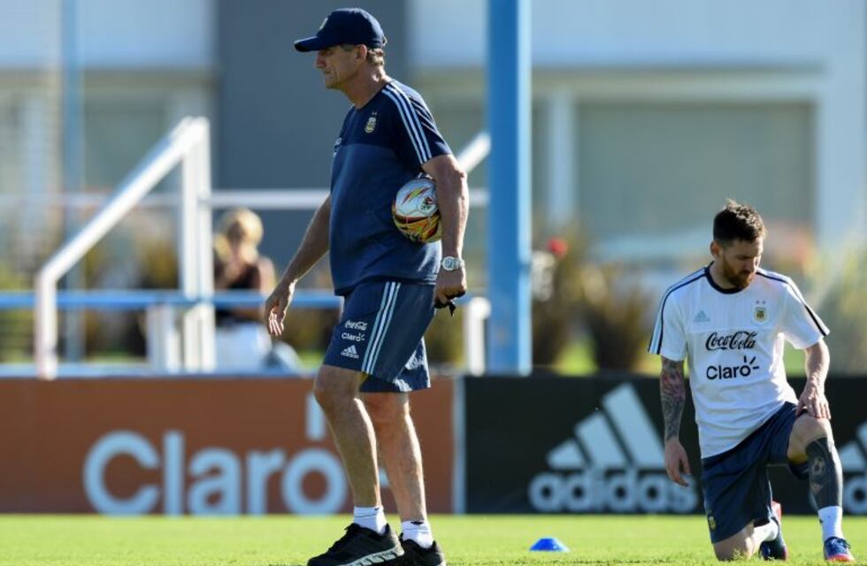 Bauza probó con Buffarini, Enzo Pérez, Pizarro y Banega en el mediocampo
