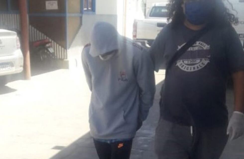 Lo apuñalaron para robarle el celular y está grave: el desgarrador testimonio de su madre