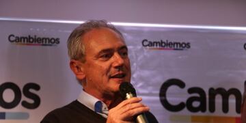 Atilio Benedetti manifestó que se encuentra con "síntomas leves".
