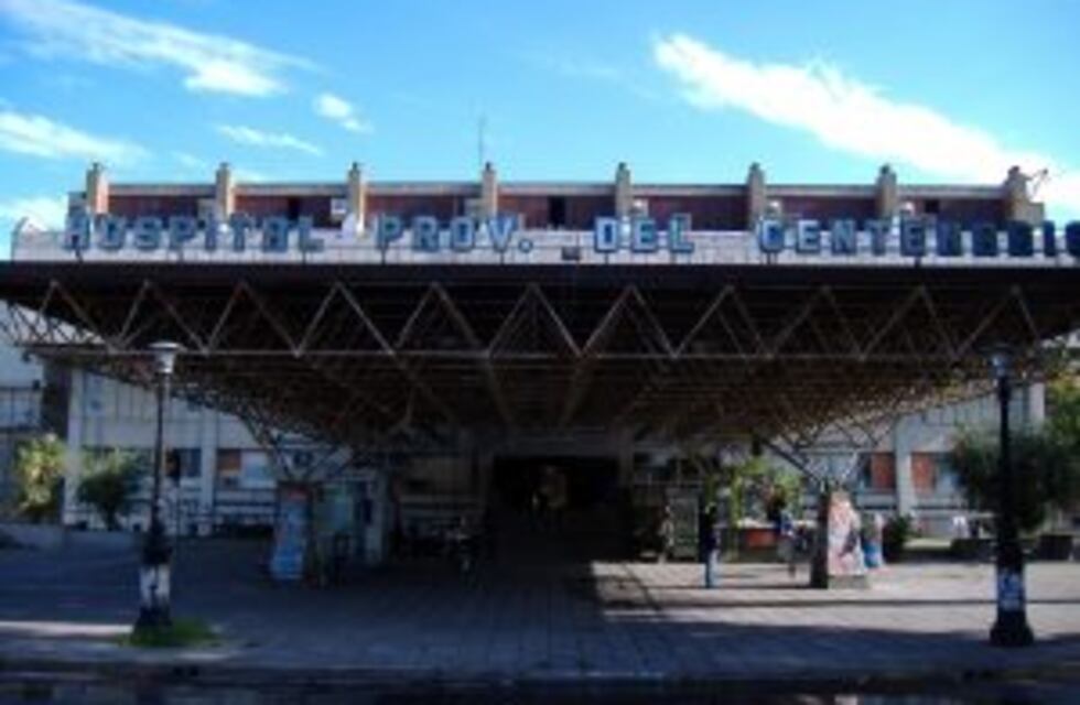 Hirió a un hombre en el centro y quedó internado por la golpiza que le dieron para frenarlo