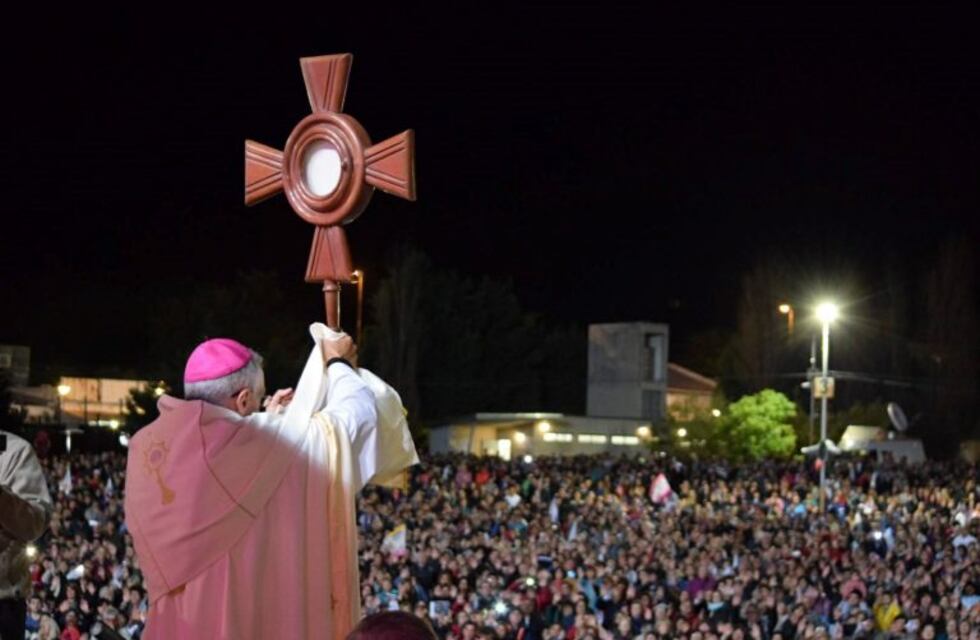 Con la misa de medianoche, se iniciaron los festejos por el 34º aniversario de la Virgen de San Nicolás