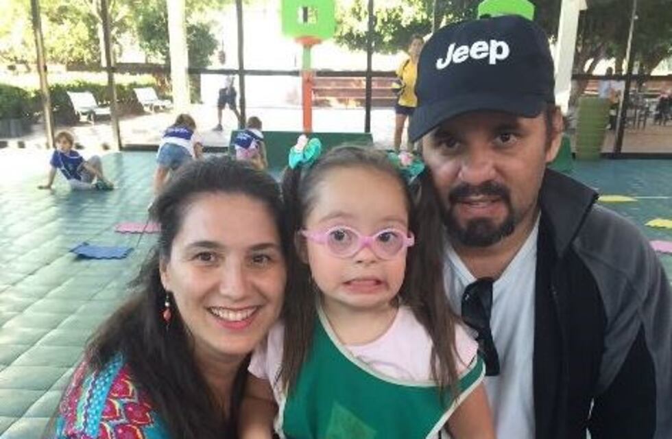 Recorrió una decena de escuelas pero ninguna acepta a su hija con Síndrome de Down