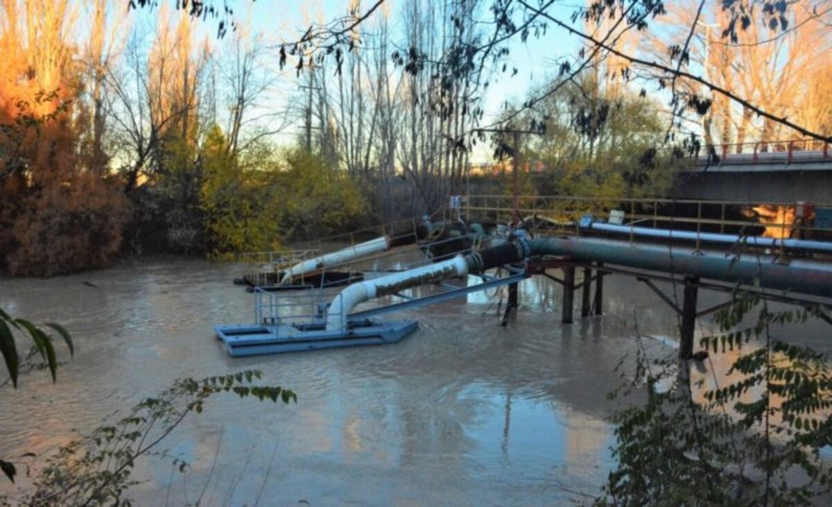 El Río Chubut continúa con turbiedad lo que imposibilita su distribución\u002E