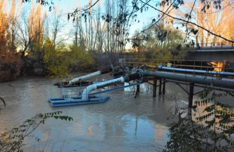 El Río Chubut sigue turbio y esperan potabilizar el agua este viernes