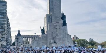 Gran convocatoria de la Marcha del Millón en Rosario (Juan José García)