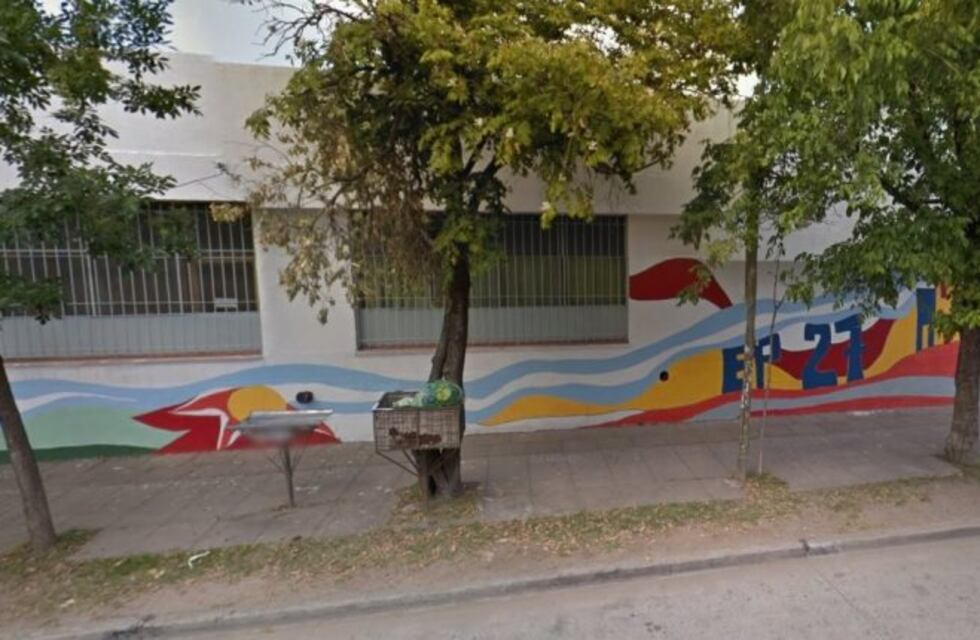 Una maestra se burló de un nene que se orinó encima: "¡Meado!"