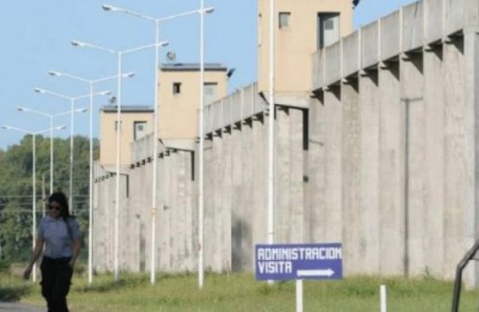 Motín en un penal de Campana: 14 heridos y un policía acuchillado