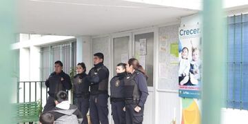 La policía reprimió a los padres de los niños abusados en un Jardín de infantes de Villa Elvira\u002E