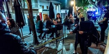 La Municipalidad realiza operativos de control en bares y locales gastronómicos para verificar el cumplimiento de las medidas de prevención\u002E (@munirosario)