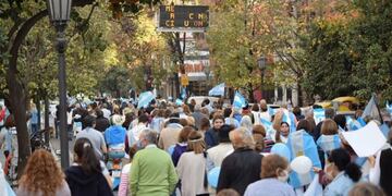 Facebook: Silvia Elías de Pérez\u002E