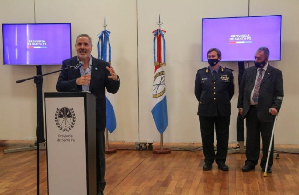 Sain: "Los policías deben estar menos con redes sociales y trabajar más"