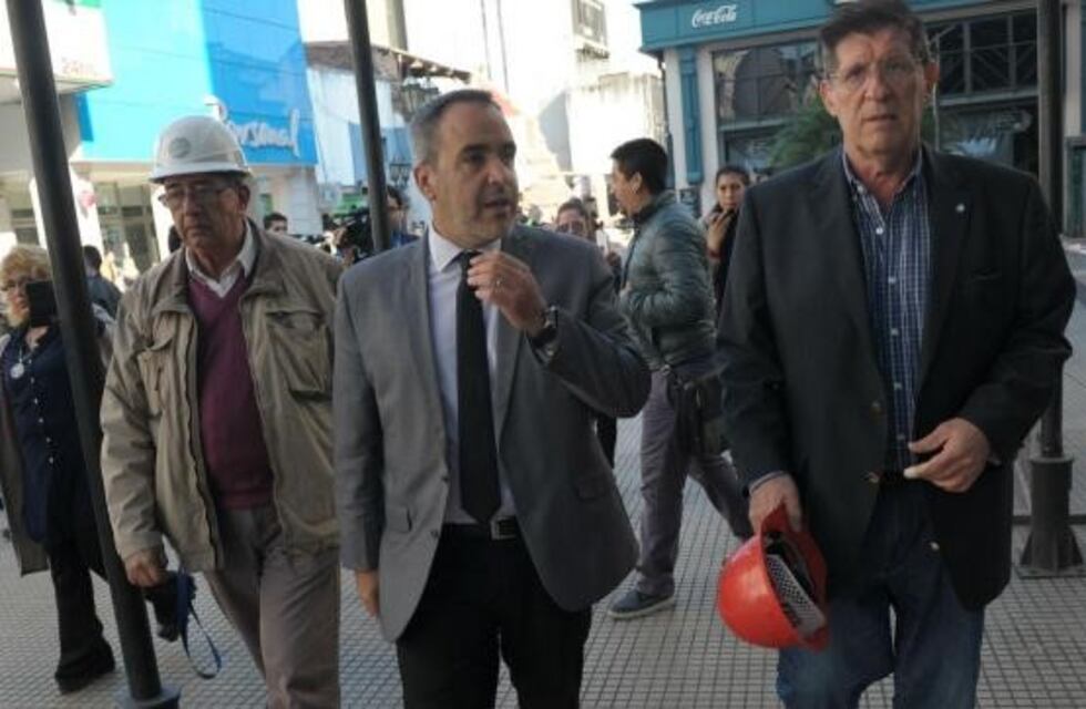 El Fiscal López Ávila inspeccionó el edificio y por el momento descartó que haya nuevas víctimas