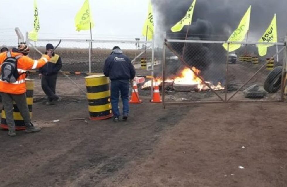 SRZ no paga sueldos en Devoto y echó a 155 empleados en Tránsito