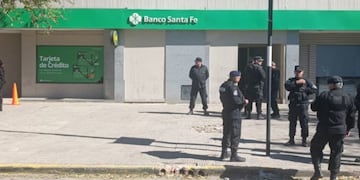 La sucursal fue vandalizada hace días.