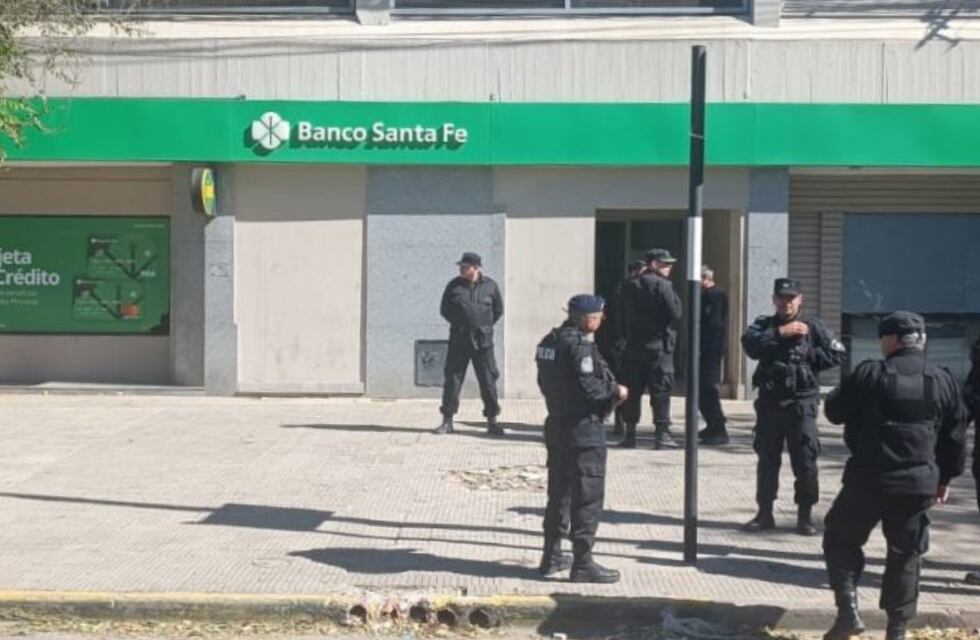 Una amenaza de bomba obligó a evacuar una sucursal del Banco de Santa Fe en el sur de Rosario