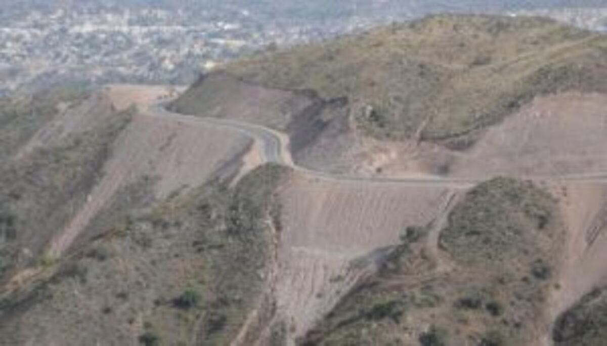 Para contener desmoronamientos construyen mu00e1s gaviones en el Cuadrado