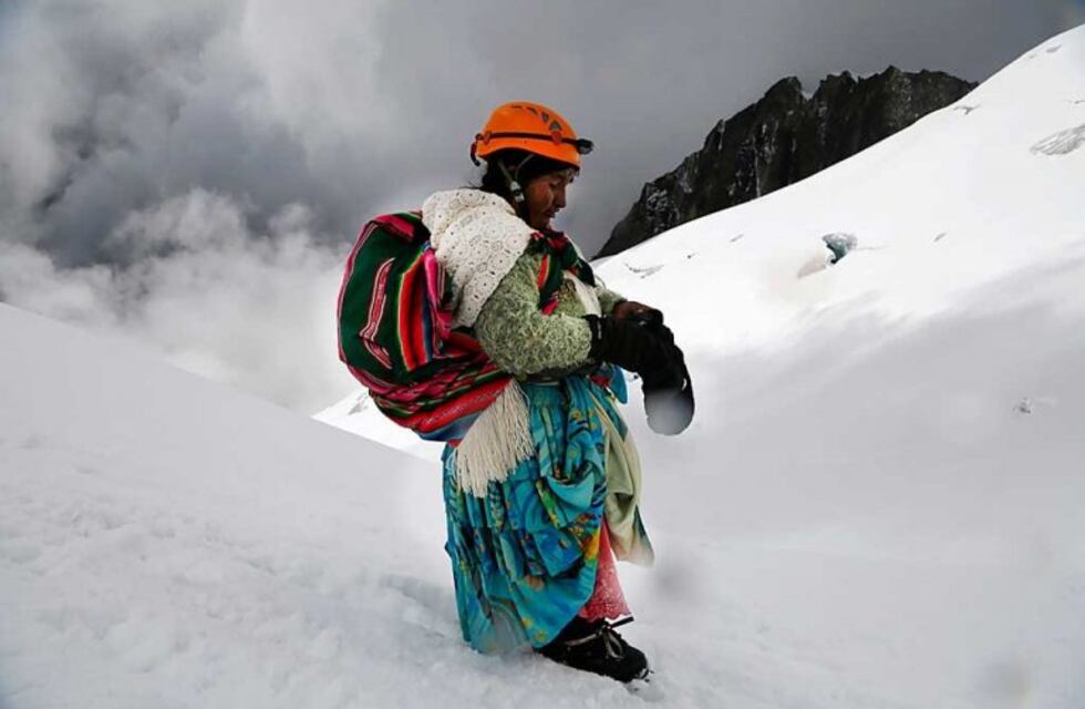 Cholitas alpinistas intentarán escalar el Aconcagua con el típico traje de aimará