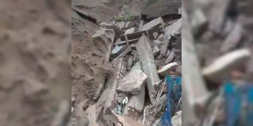 En medio del temporal, se derrumbó una de las bajadas de Playa Serena (Foto: El Marplatense)