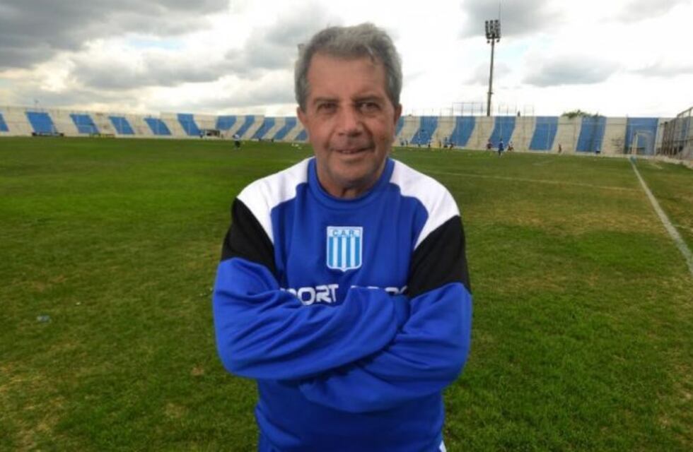El técnico de Racing sale a convencer a Rezzónico para que no se retire