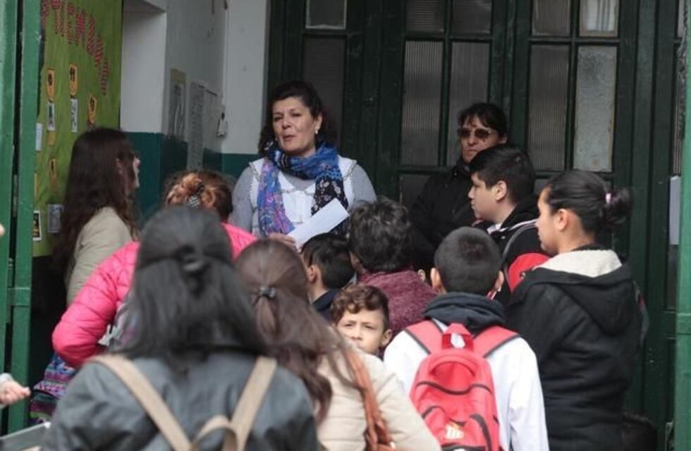Siete maestras dejaron de asistir a una escuela de La Plata tras ser amenazadas de muerte por el padre de un alumno