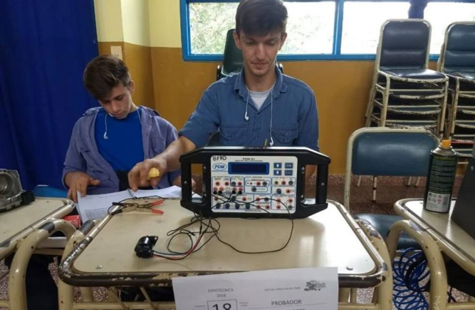 La EPET "Fray Luis Beltrán" fabricó y donó mascarillas al Hospital Alassia