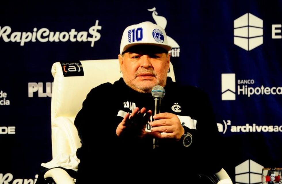 Diego Maradona, en su primera conferencia de prensa como DT de Gimnasia: "Hoy me sentí en el cielo"