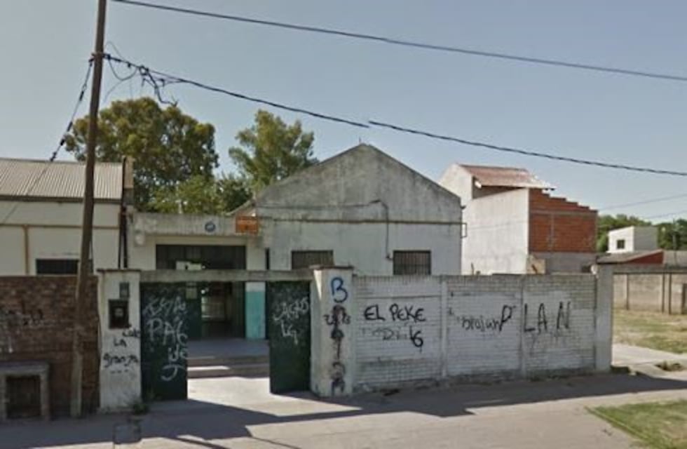 Un docente platense acusado de abusar niñas recibió una golpiza