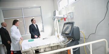 El gobernador inauguró una sala de terapia intensiva para los pacientes de Paso de los Libres\u002E