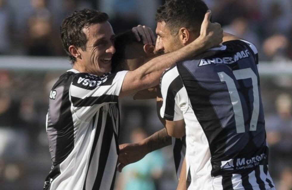 Gimnasia ganó y sigue siendo el único puntero