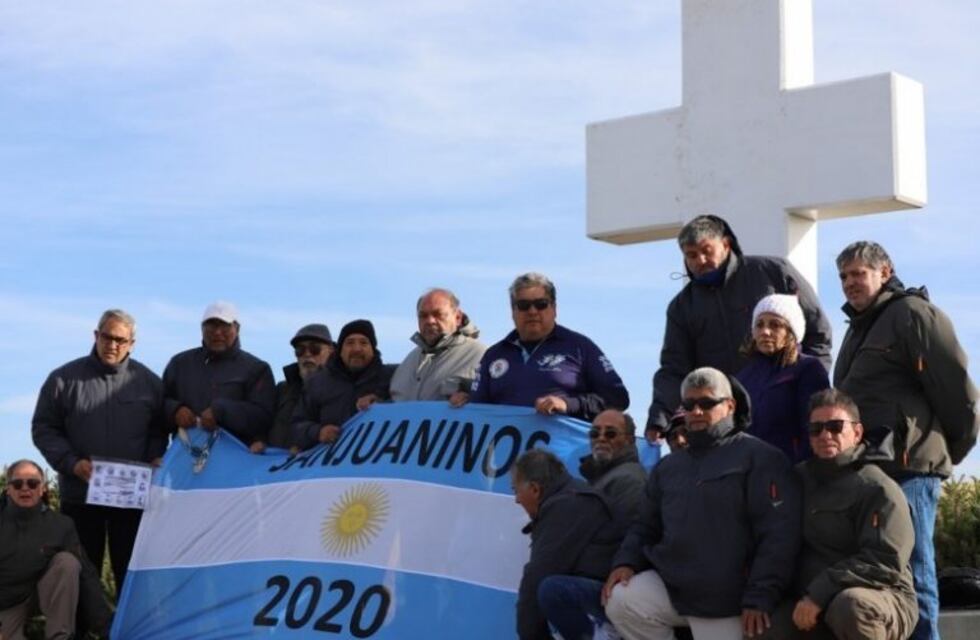 Llegó a Córdoba el avión con los excombatientes sanjuaninos que visitaron las islas