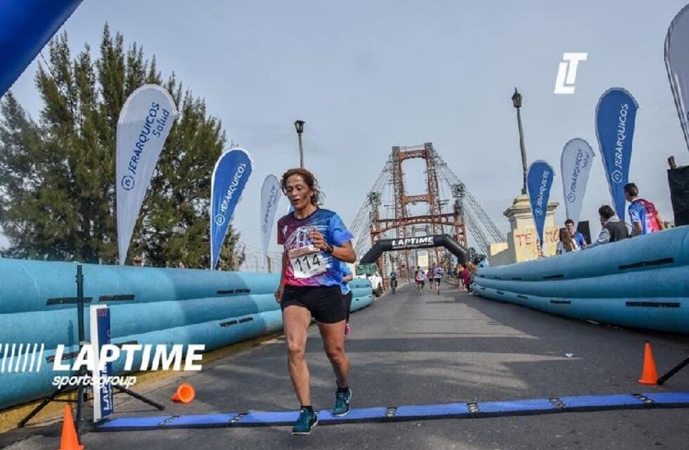 Maratón: arroyitenses cruzaron el puente en Santa Fe
