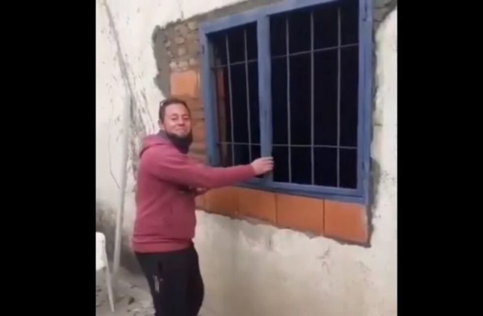 Cordobeses pusieron mal una ventana y se hicieron virales
