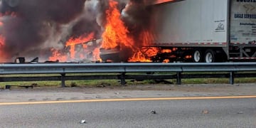 Una camioneta que llevaba chicos a Disney chocó contra un camión: murieron siete personas (AP)\u002E