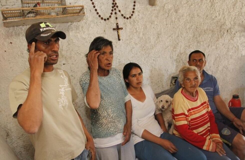 Los asaltan y ruegan que no les roben los $100 que tenían para comer