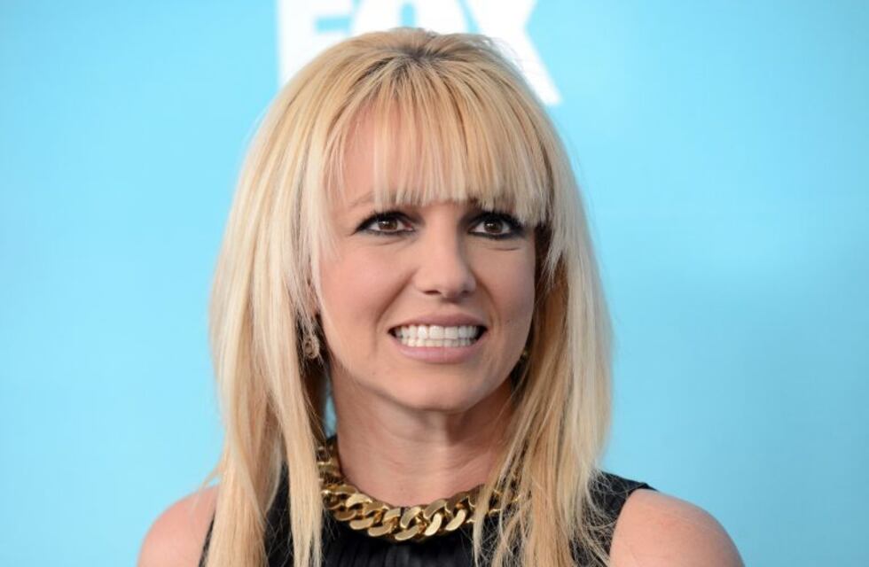 Britney Spears volvió a vestirse de colegiala como en "Baby one more time"