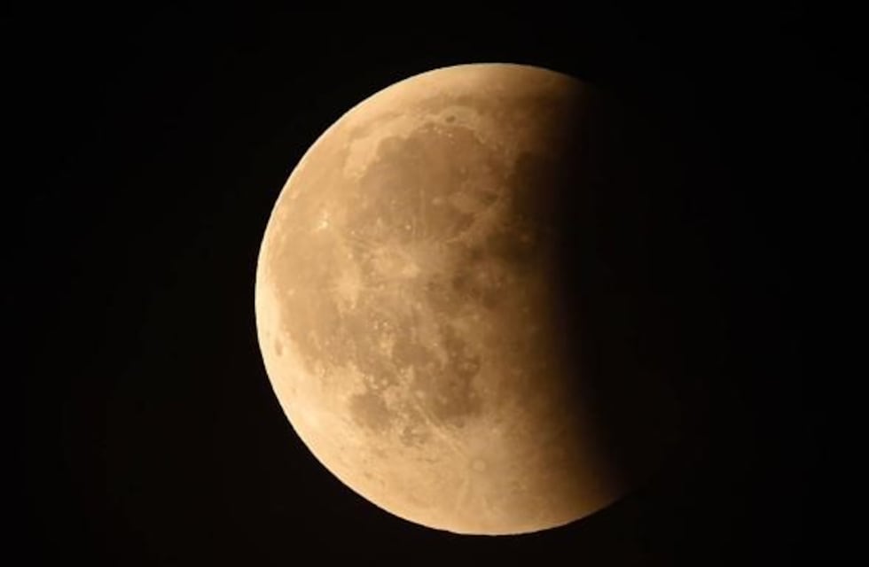 Abrieron las puertas del Observatorio para ver el eclipse lunar