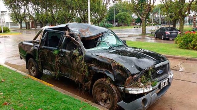 Una joven de 29 au00f1os muriu00f3 en San Lorenzo cuando volcu00f3 la camioneta en la que viajaba junto a otras cinco personas.