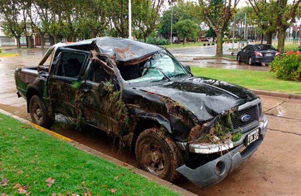 Una joven de 29 años murió luego del vuelco de una camioneta e investigan al conductor