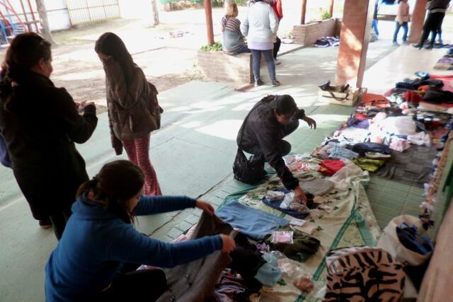 Las personas que formaban parte de los trueques llevaban su propia manta o mesa para armar su puesto de intercambio.