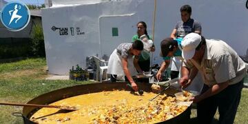 Fiesta del Pollo al Disco con Pan Casero\u002E