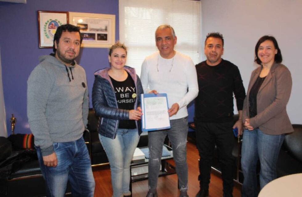 La Comuna aportó dos audífonos a estudiante