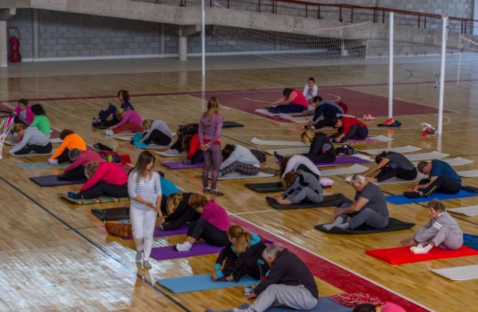 Se realizó una Jornada Especial de Yoga en el Polideportivo