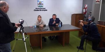 Conferencia de prensa Arroyito Loza Mendoza