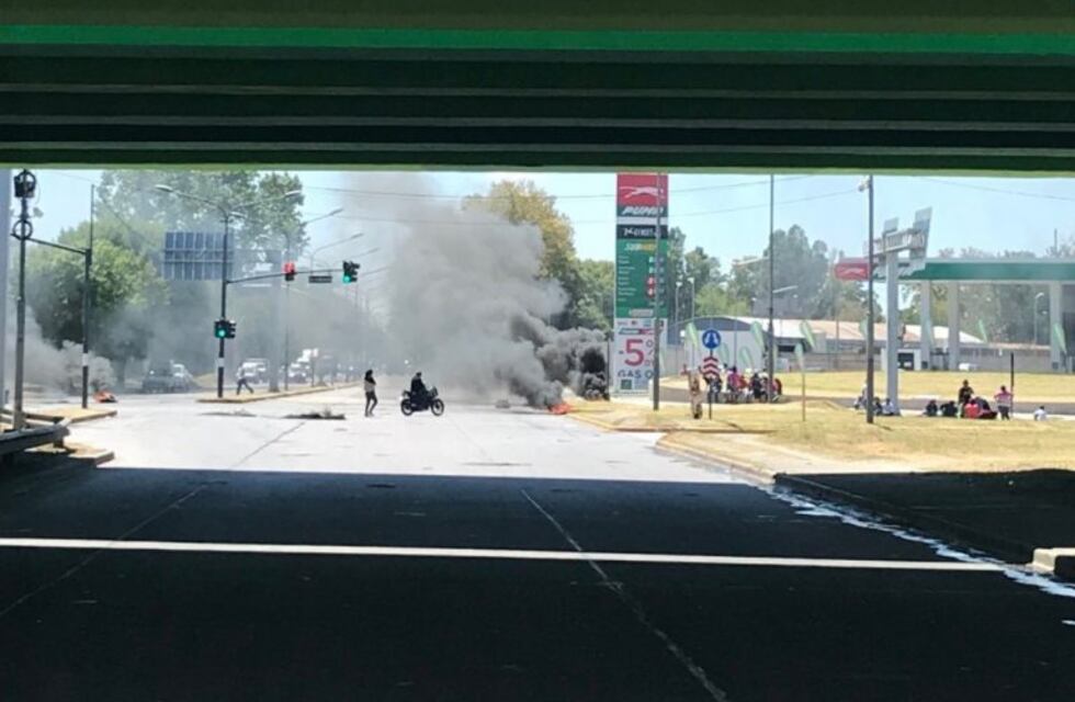 Nutrido acto en el centro y un corte en zona oeste por el 21F