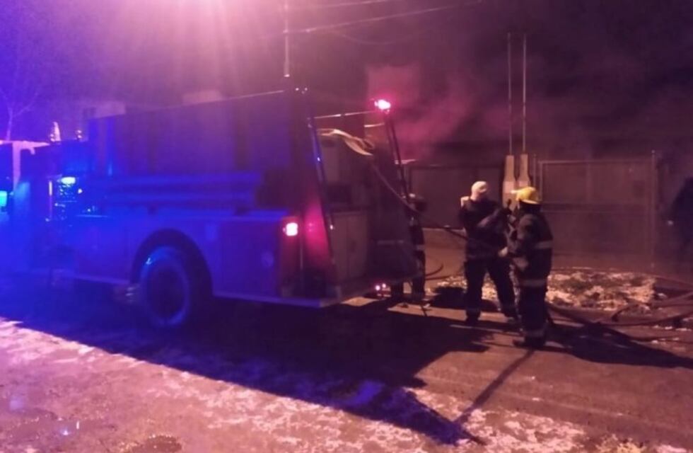Esquel: Dos incendios provocados por velas