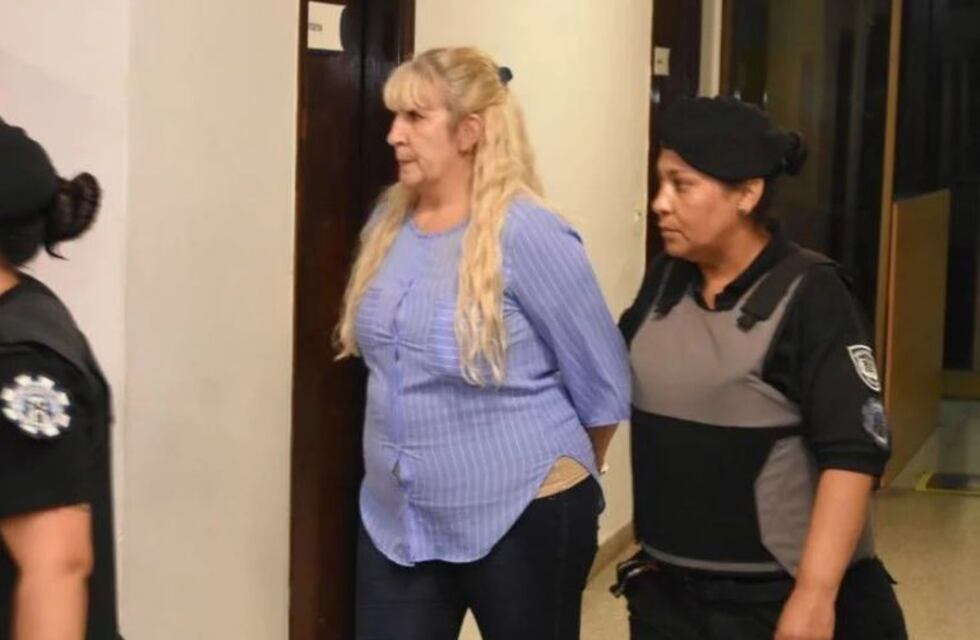 La bruja acusada de planear el asesinato de Burela seguirá detenida pero en la casa