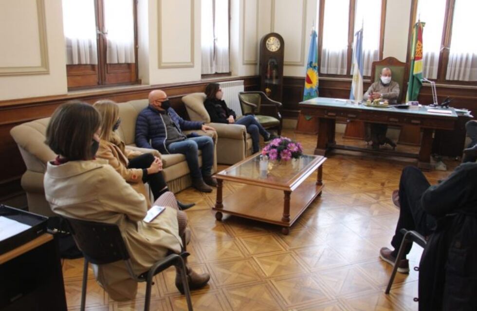 Sánchez se reunió con jefes policiales, médicos y con la Cámara Económica